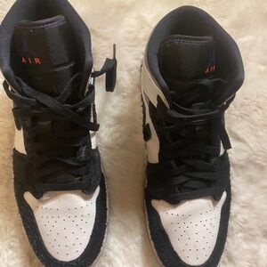Jordan 1 mids